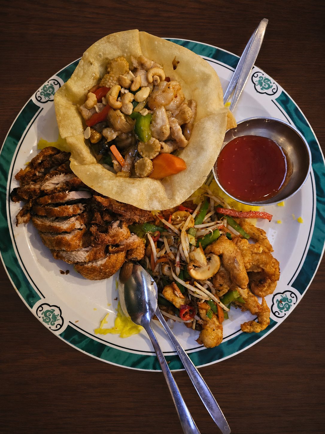 Complete menu with duck, chicken and cashew nuts